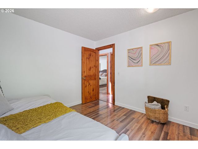 5817 Sw ALFRED St, Portland, OR 97219