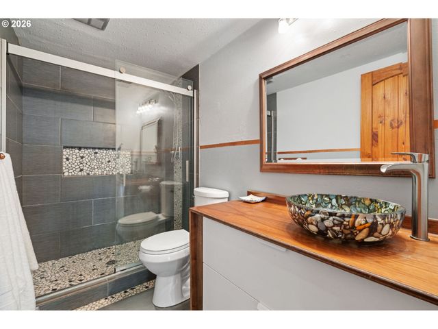 5817 Sw ALFRED St, Portland, OR 97219