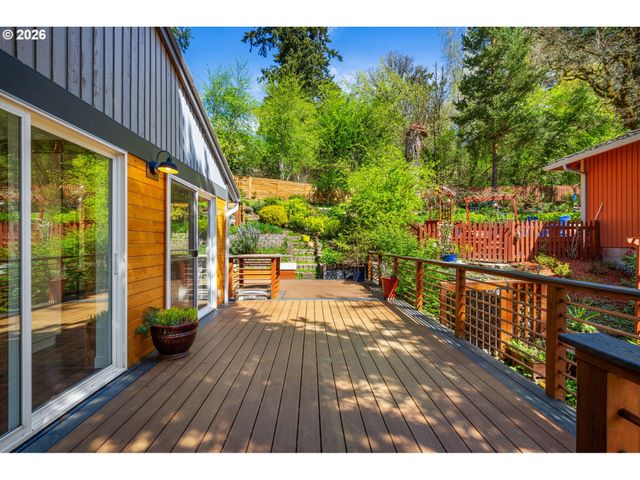 5817 Sw ALFRED St, Portland, OR 97219