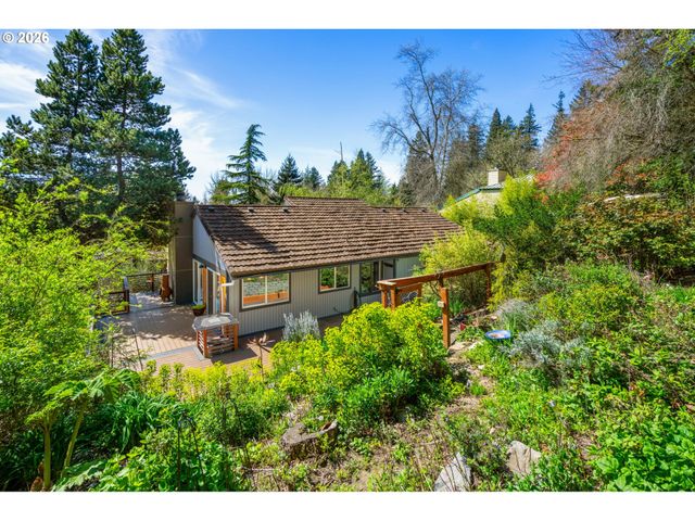 5817 Sw ALFRED St, Portland, OR 97219