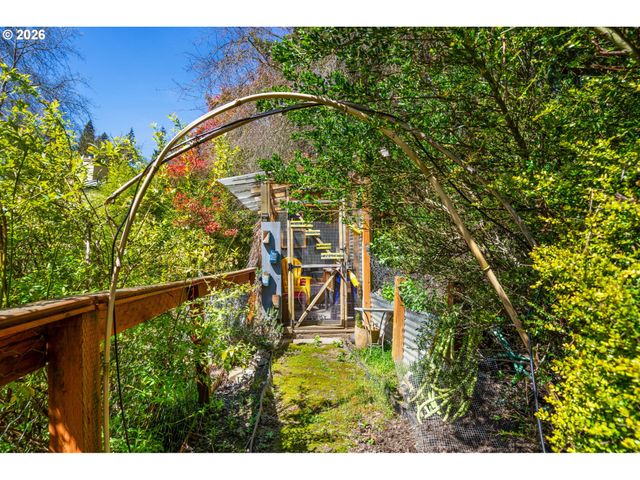 5817 Sw ALFRED St, Portland, OR 97219