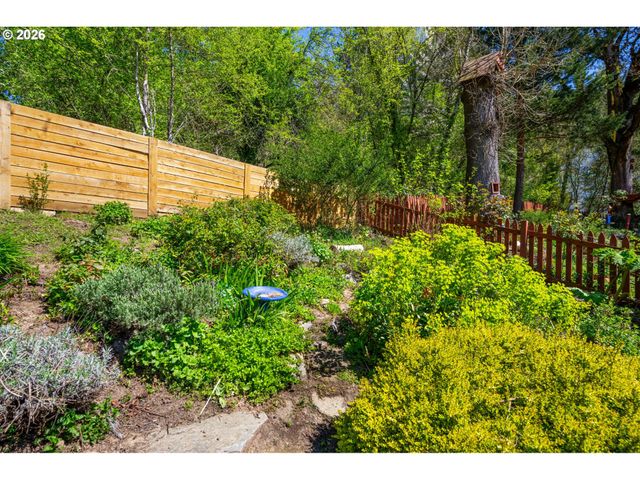 5817 Sw ALFRED St, Portland, OR 97219