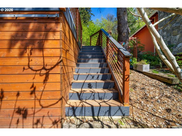 5817 Sw ALFRED St, Portland, OR 97219