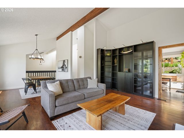 5817 Sw ALFRED St, Portland, OR 97219