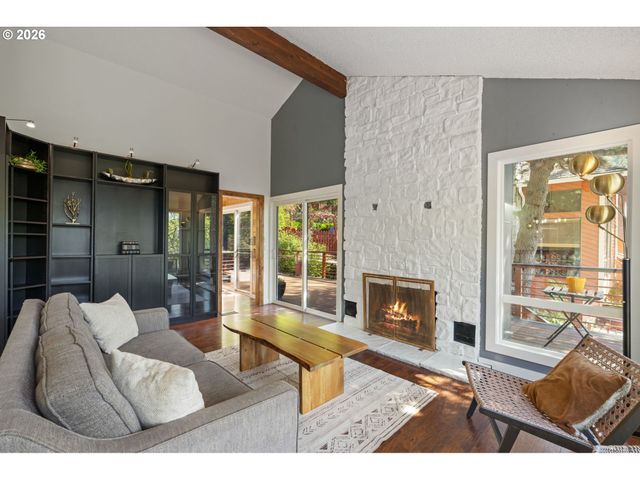 5817 Sw ALFRED St, Portland, OR 97219