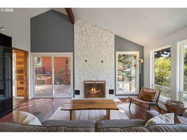 5817 Sw ALFRED St, Portland, OR 97219