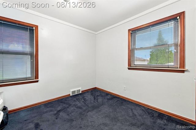 17612 Sprenger Avenue, Eastpointe, MI 48021