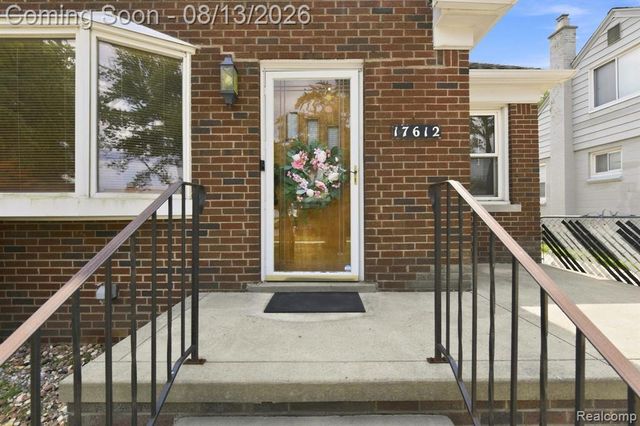 17612 Sprenger Avenue, Eastpointe, MI 48021