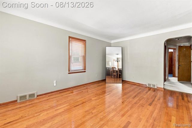 17612 Sprenger Avenue, Eastpointe, MI 48021