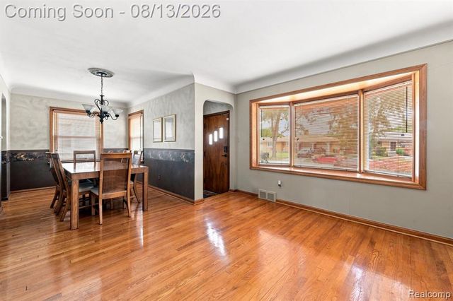 17612 Sprenger Avenue, Eastpointe, MI 48021