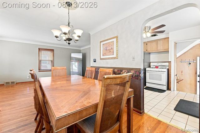17612 Sprenger Avenue, Eastpointe, MI 48021