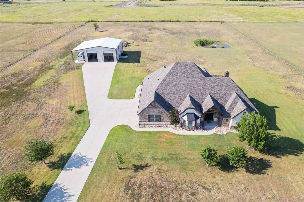 1301 Switzer Road, Sanger, TX 76266