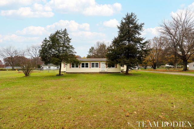 42658 82nd Avenue, Decatur, MI 49045