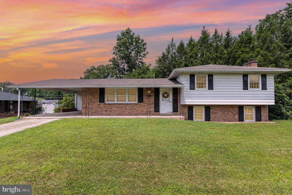 965 CENTER ST, Millersburg, PA 17061