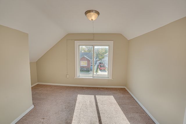 570 5TH Avenue, Aurora, IL 60505