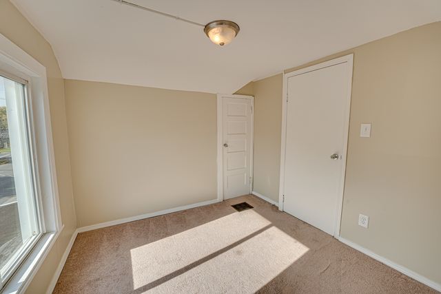 570 5TH Avenue, Aurora, IL 60505