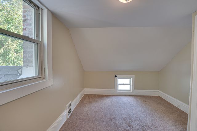 570 5TH Avenue, Aurora, IL 60505