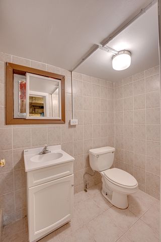 570 5TH Avenue, Aurora, IL 60505