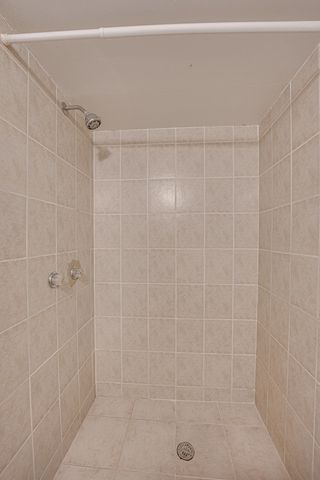 570 5TH Avenue, Aurora, IL 60505