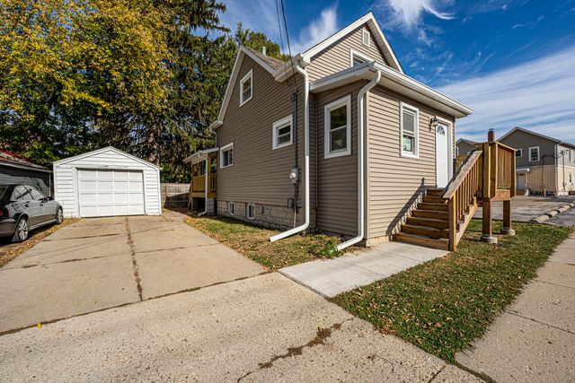 570 5TH Avenue, Aurora, IL 60505