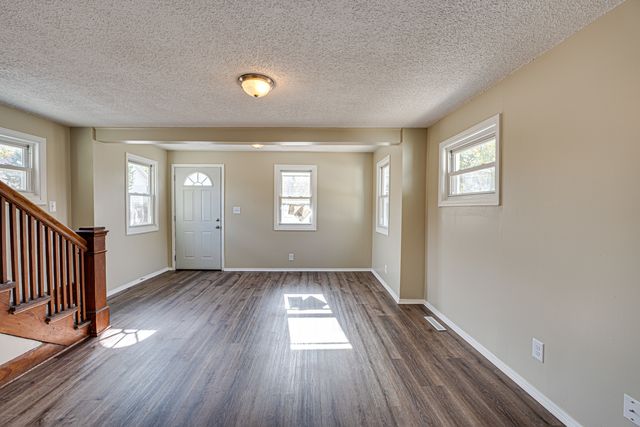 570 5TH Avenue, Aurora, IL 60505
