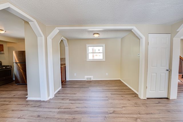 570 5TH Avenue, Aurora, IL 60505