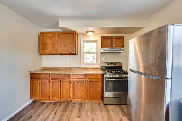 570 5TH Avenue, Aurora, IL 60505