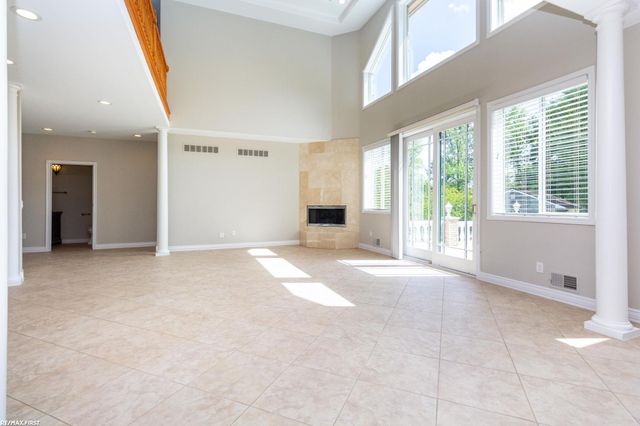 400 E Romeo Road, Oakland, MI 48363