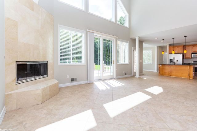 400 E Romeo Road, Oakland, MI 48363