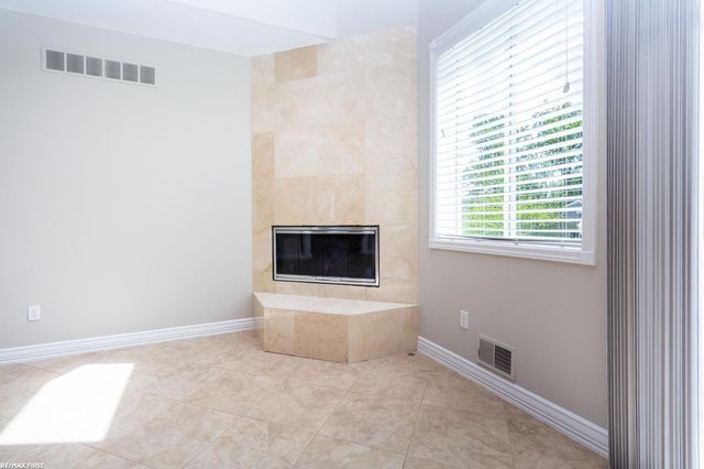 400 E Romeo Road, Oakland, MI 48363