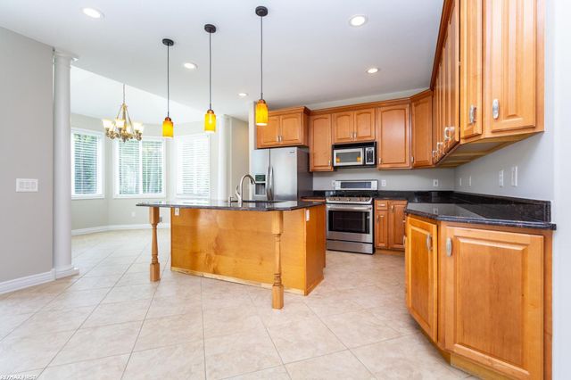 400 E Romeo Road, Oakland, MI 48363