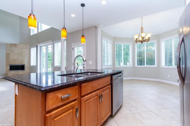 400 E Romeo Road, Oakland, MI 48363