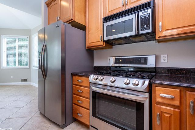 400 E Romeo Road, Oakland, MI 48363