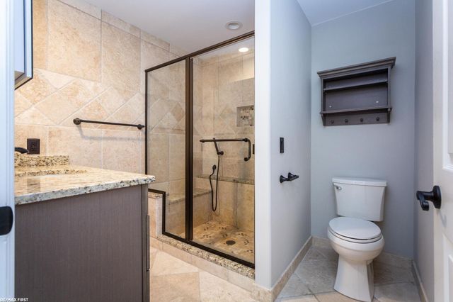 400 E Romeo Road, Oakland, MI 48363