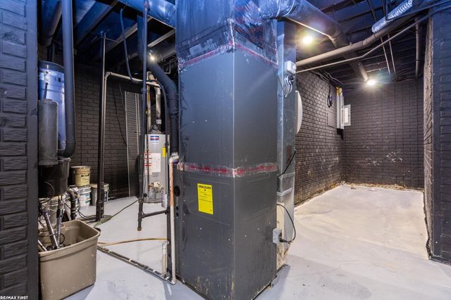 400 E Romeo Road, Oakland, MI 48363