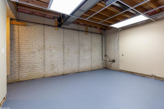 400 E Romeo Road, Oakland, MI 48363