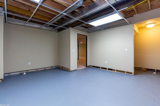 400 E Romeo Road, Oakland, MI 48363