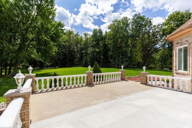 400 E Romeo Road, Oakland, MI 48363