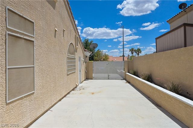 968 East Robindale Road, Las Vegas, NV 89123
