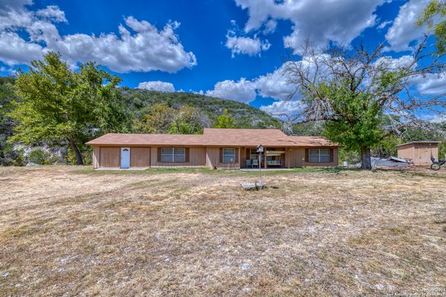 2227 mill creek, Leakey, TX 78873
