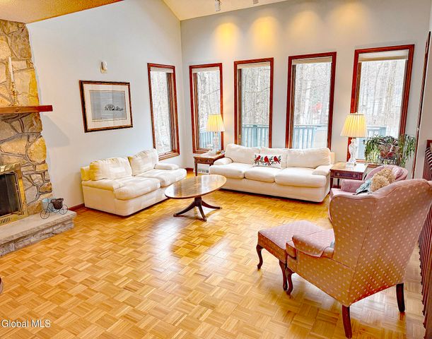 4 Van Court, Queensbury, NY 12804