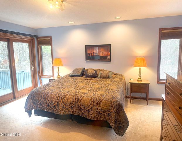 4 Van Court, Queensbury, NY 12804