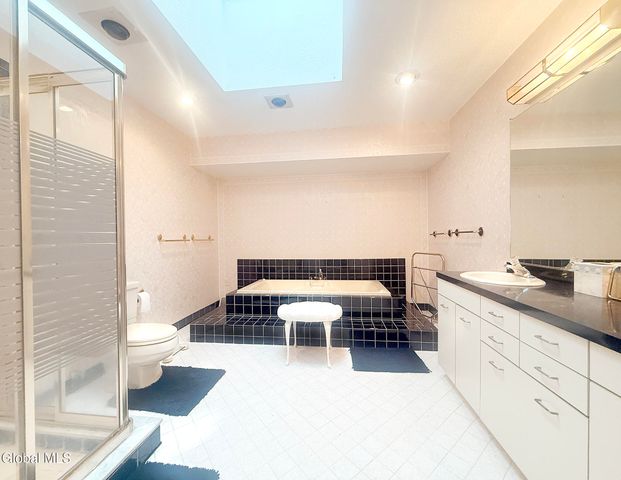 4 Van Court, Queensbury, NY 12804