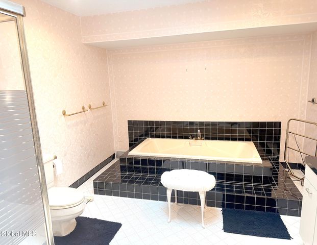 4 Van Court, Queensbury, NY 12804