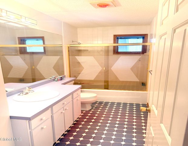 4 Van Court, Queensbury, NY 12804