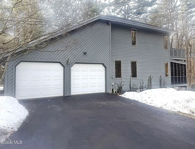 4 Van Court, Queensbury, NY 12804