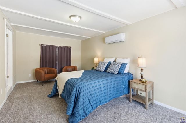 1830 SW Medford AVE, Topeka, KS 66604