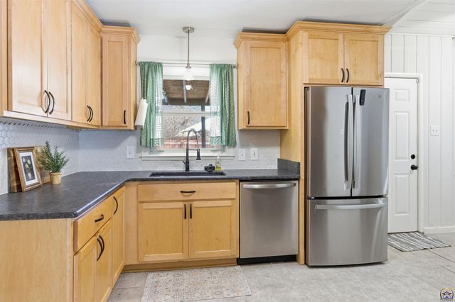 1830 SW Medford AVE, Topeka, KS 66604