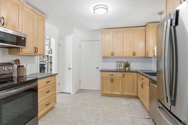 1830 SW Medford AVE, Topeka, KS 66604