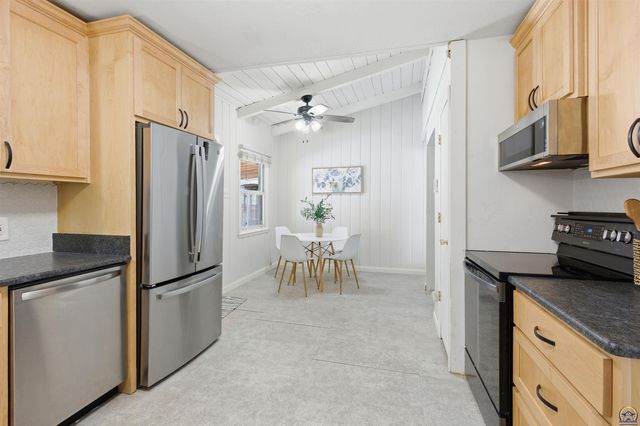 1830 SW Medford AVE, Topeka, KS 66604